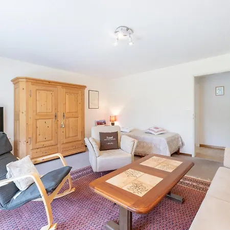 شقة Haemmig Chasa Furtuenada سكول